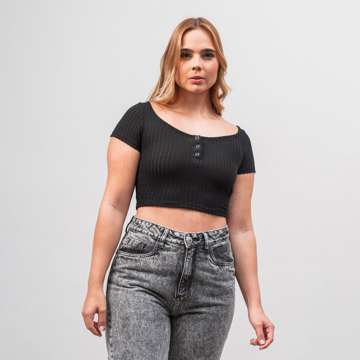 BLUSA AJUSTADA CORTA MANGA CORTA DIAQUE