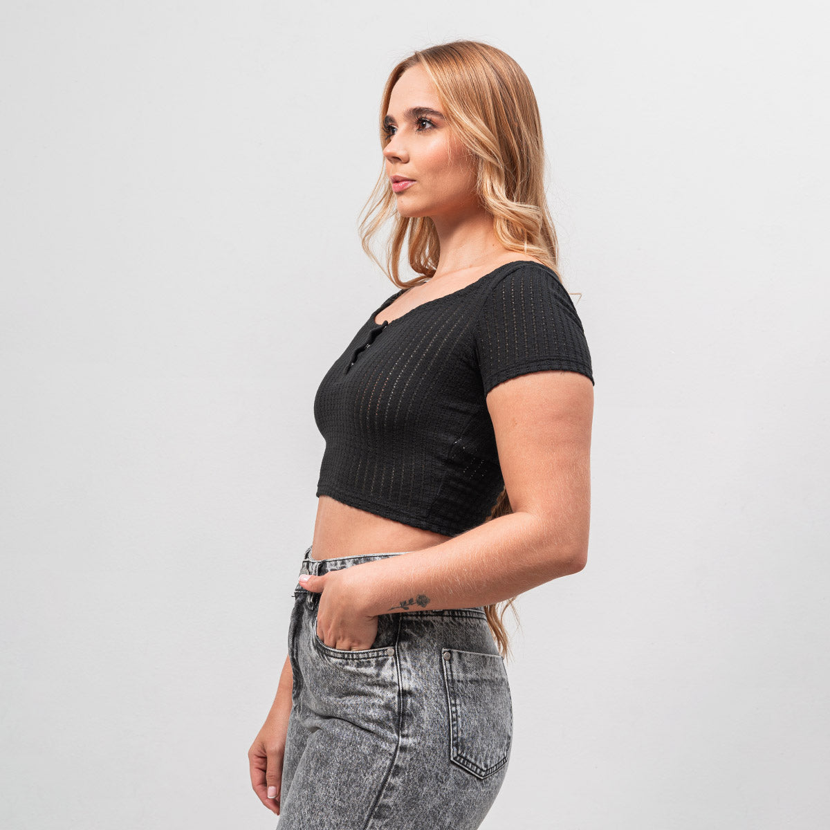 BLUSA AJUSTADA CORTA MANGA CORTA DIAQUE