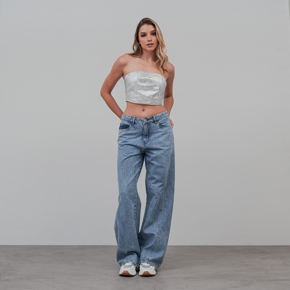 BLUSA AJUSTADA CORTA STRAPLESS DESTELLA