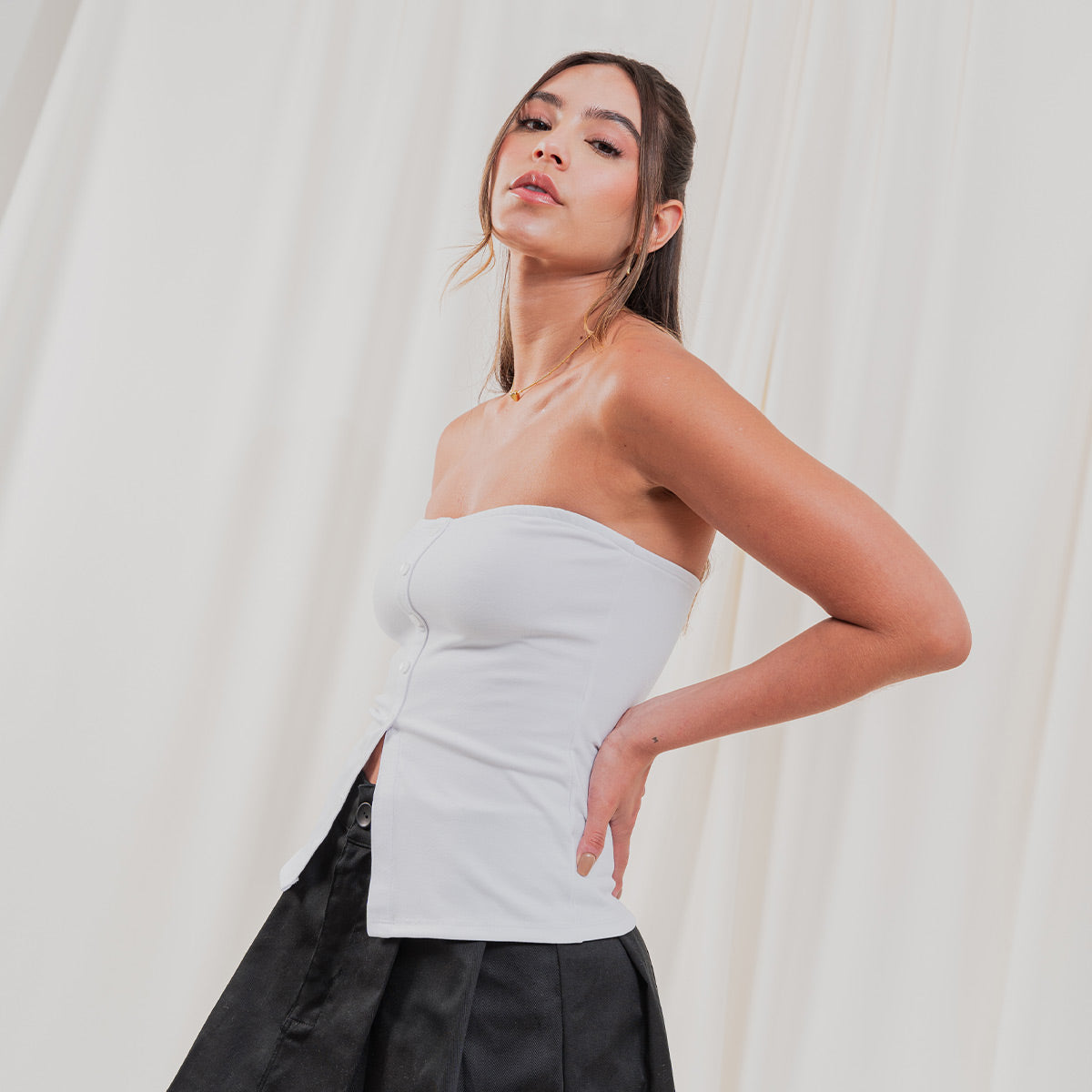 BLUSA AJUSTADA CORTA STRAPLESS SABRO