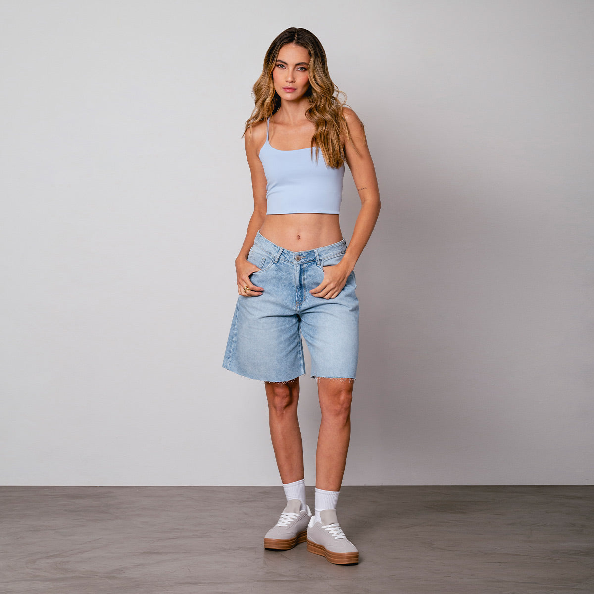 BLUSA AJUSTADA CORTA TIRAS TADAU