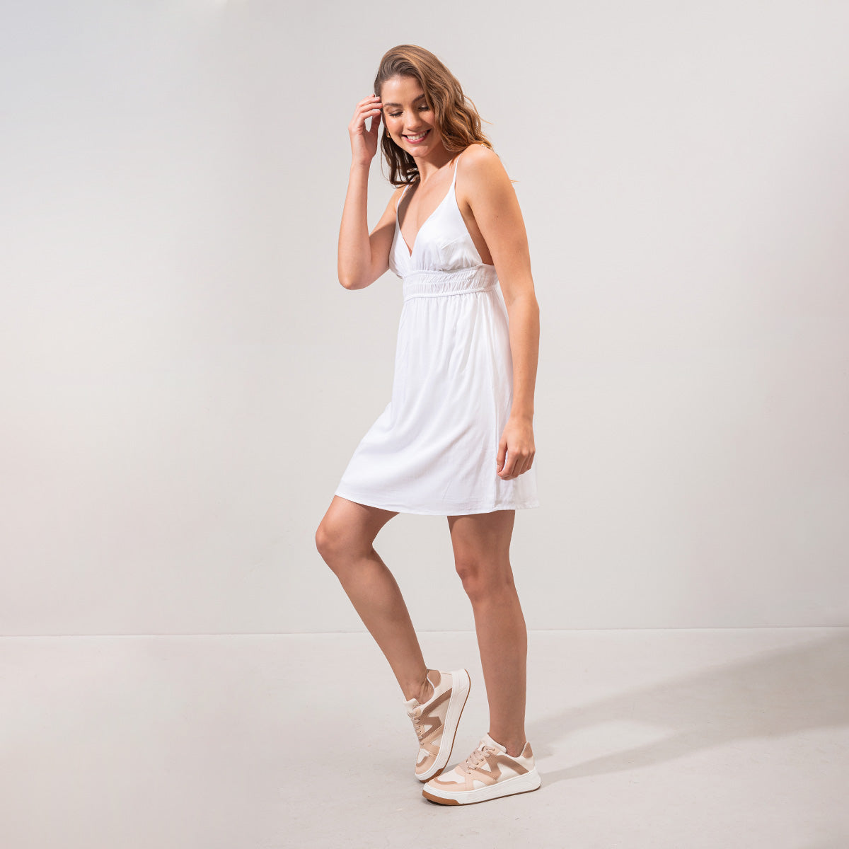 VESTIDO AMPLIO CORTO TIRAS AVICII