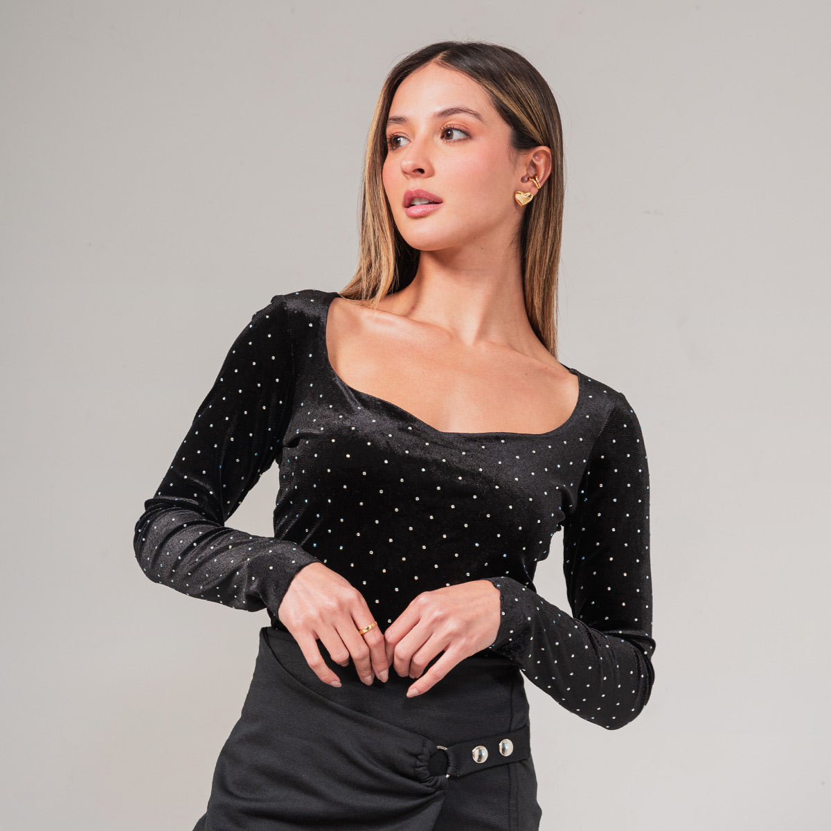 BLUSA AJUSTADA CORTA MANGA LARGA MEDA