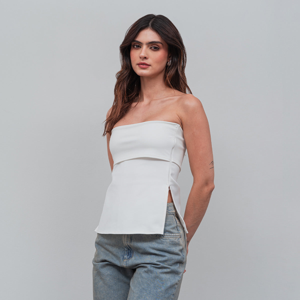 BLUSA AJUSTADA LARGA STRAPLESS ESTRAS