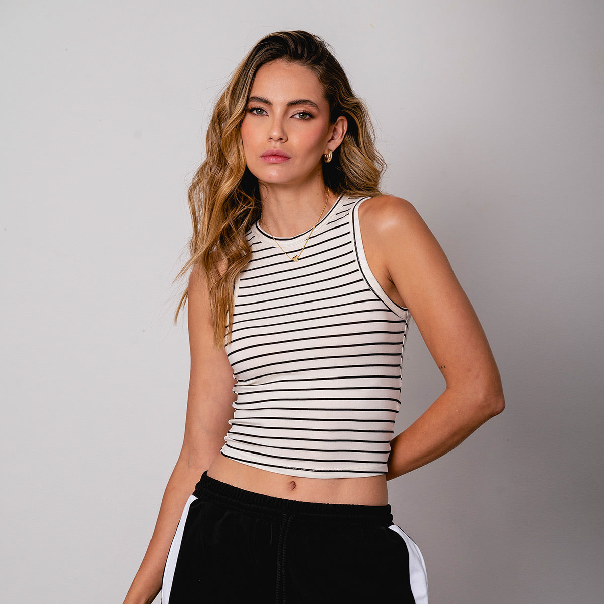 BLUSA AJUSTADA CORTA MANGA SISA WIBES