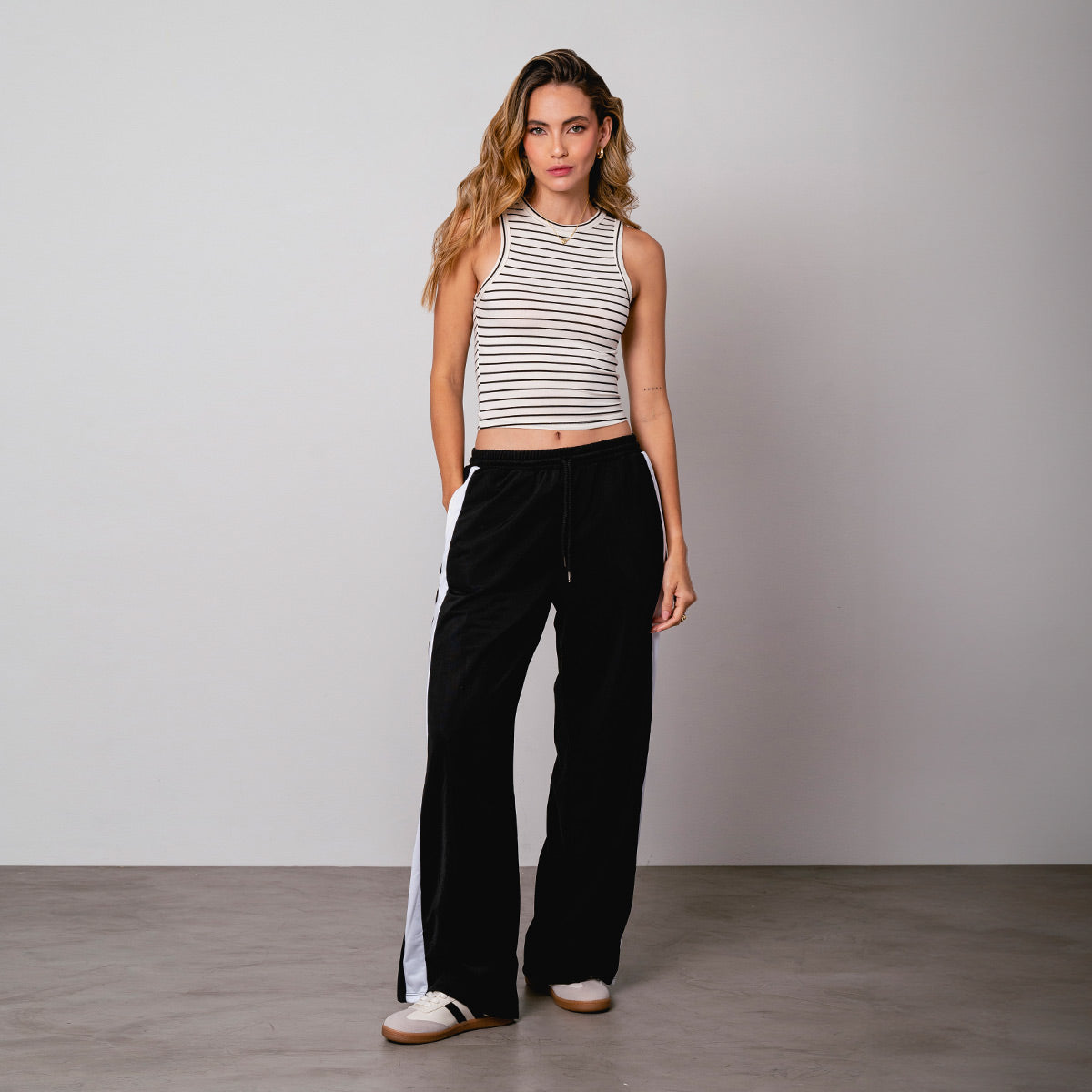 BLUSA AJUSTADA CORTA MANGA SISA WIBES