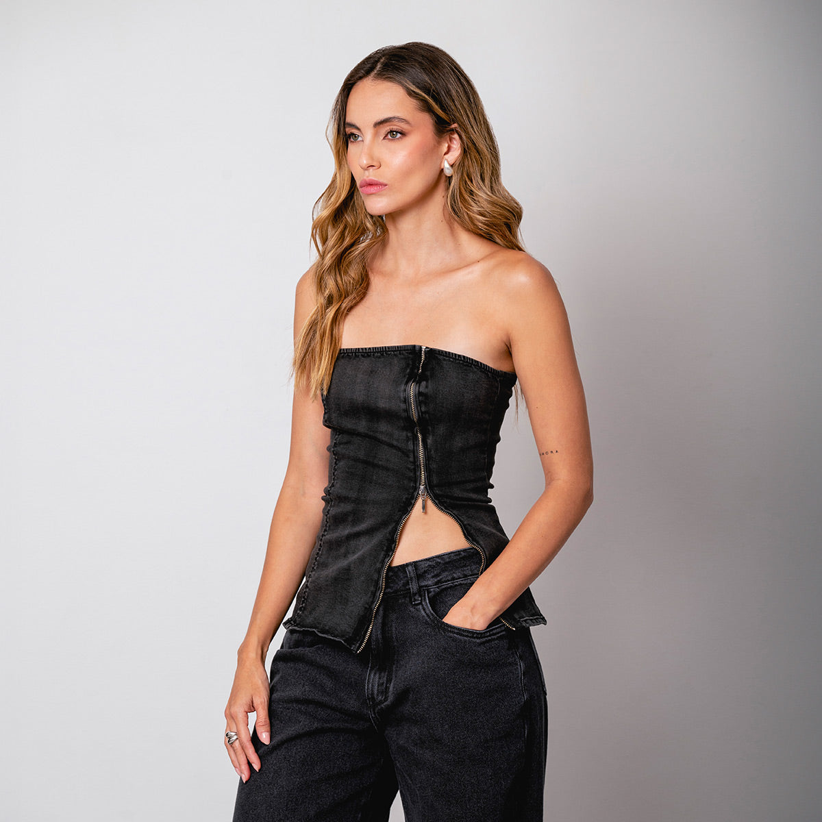 BLUSA AJUSTADA LARGA STRAPLESS RECTI