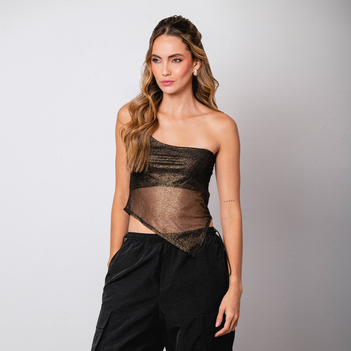 BLUSA SEMI AJUSTADA TIRAS BRILLET