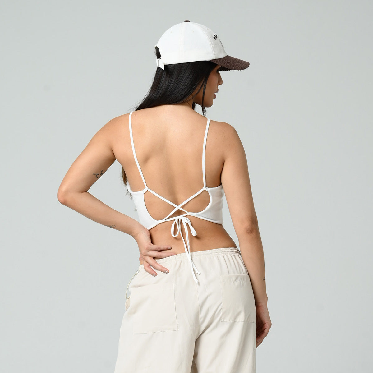 BLUSA AJUSTADA CORTA TIRAS ENRE