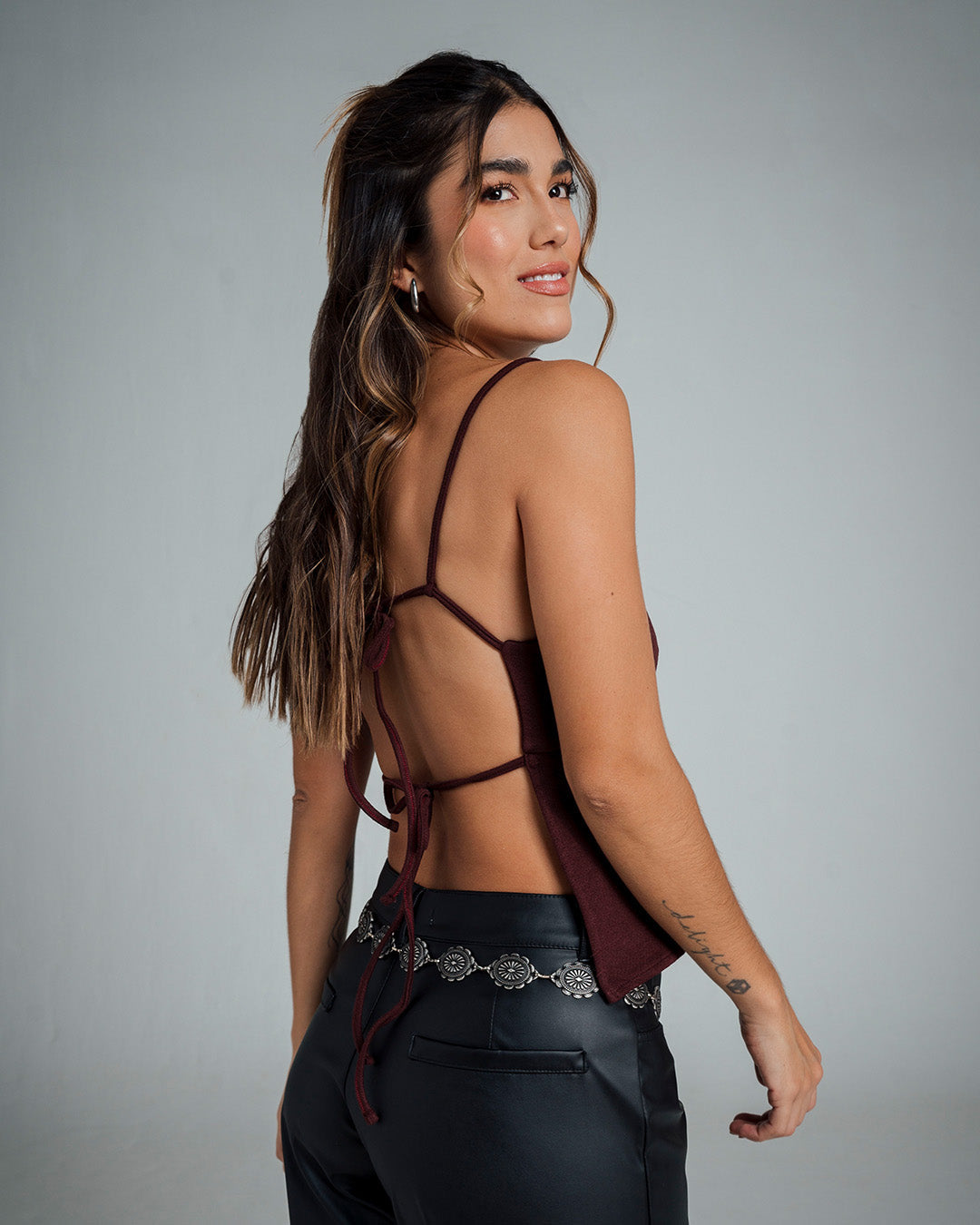 BLUSA SEMI AJUSTADA TIRAS VELDA