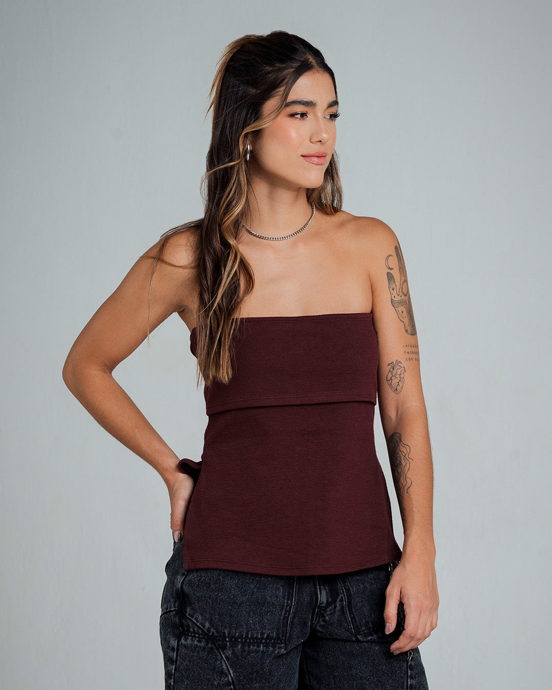 BLUSA AJUSTADA LARGO MEDIO STRAPLESS KLO
