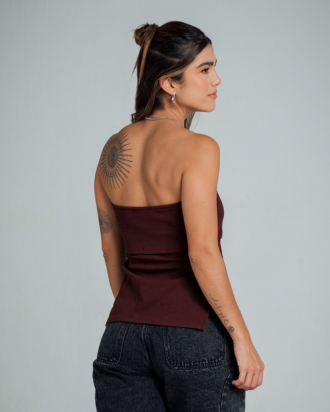 BLUSA AJUSTADA LARGO MEDIO STRAPLESS KLO