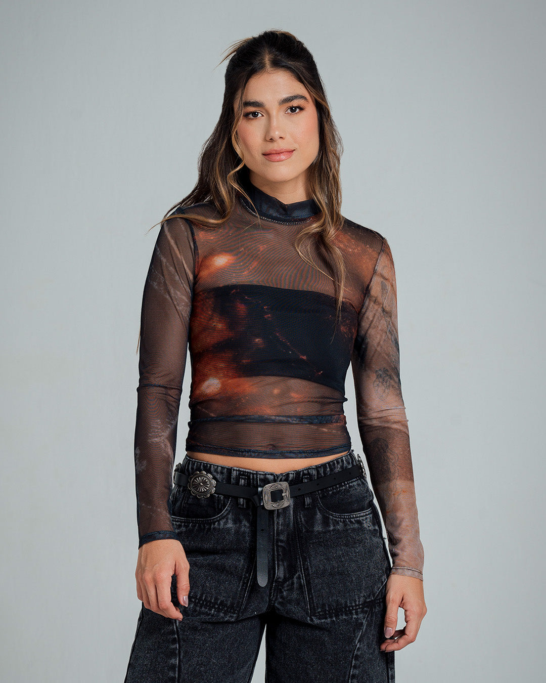 BLUSA AJUSTADA LARGO MEDIO MANGA LARGA B