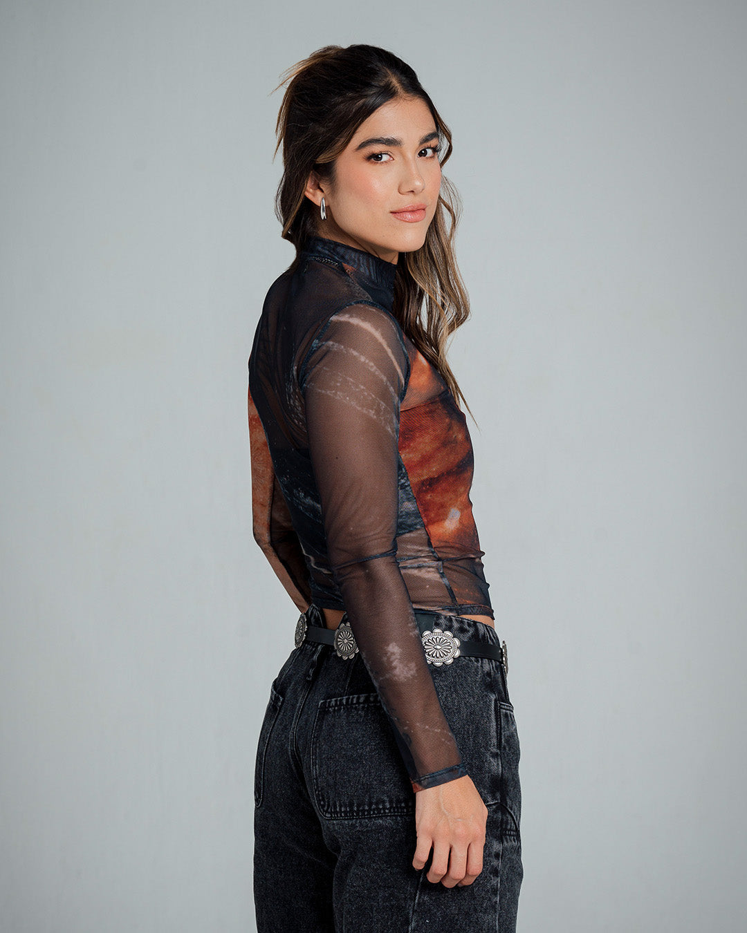 BLUSA AJUSTADA LARGO MEDIO MANGA LARGA B