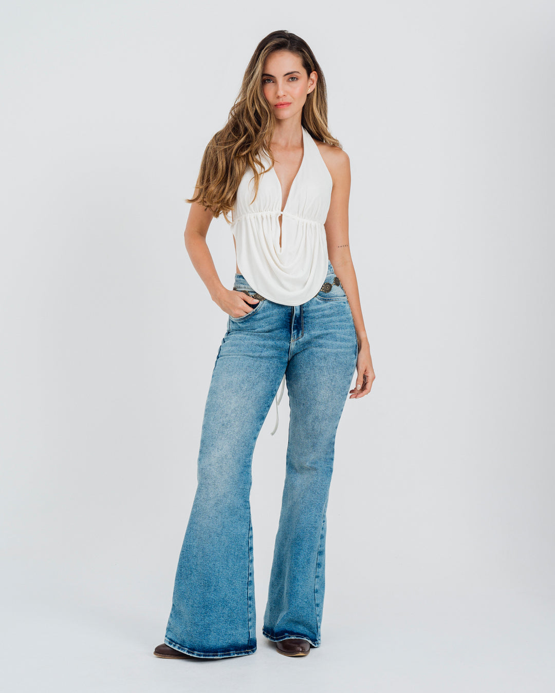 BLUSA SEMI AJUSTADA CUELLO HALTER ESSE