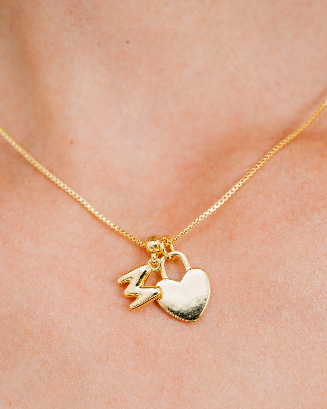 SET X 2 COLLARES MOM