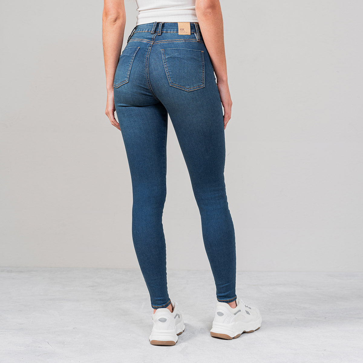 JEAN SKINNY TALLE MEDIO PARABE