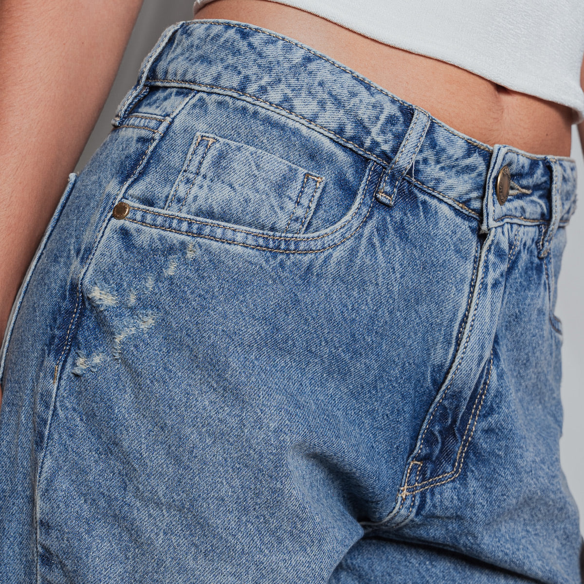 JEAN MOMFIT BOTA AJUS TALLE ALTO CABA