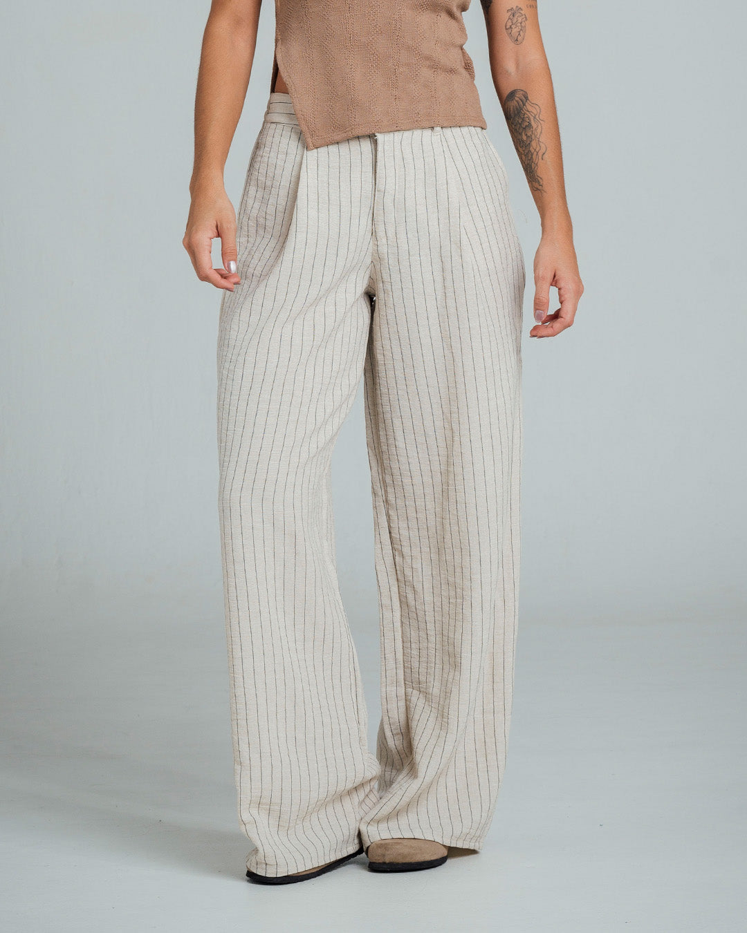 PANTALON BOTA AMPLIA TALLE ALTO OREO