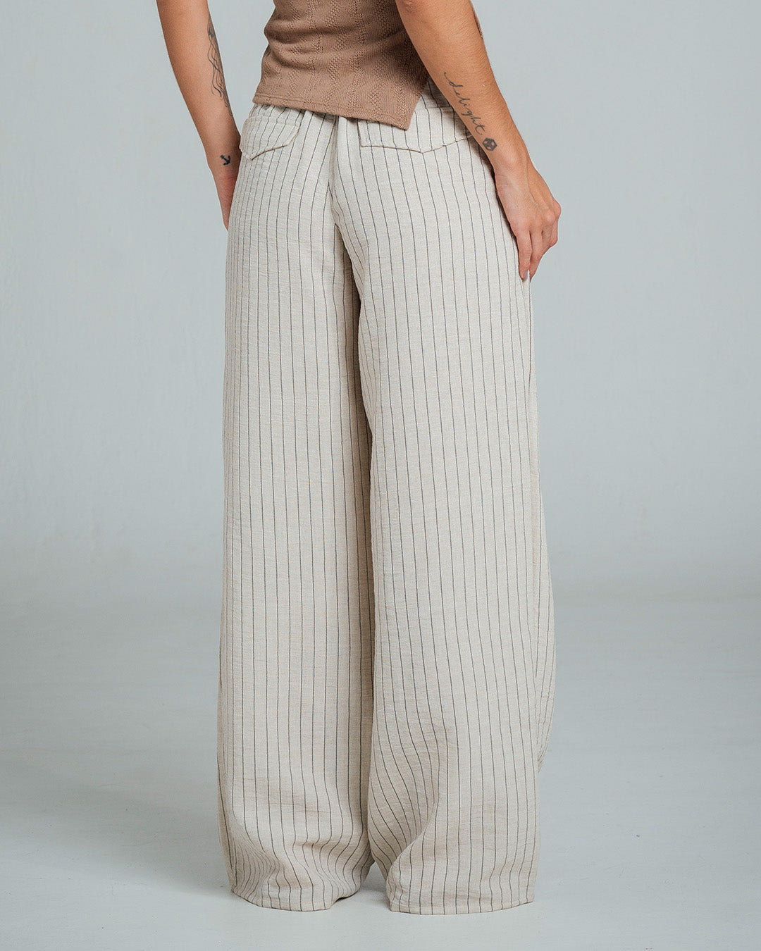 PANTALON BOTA AMPLIA TALLE ALTO OREO