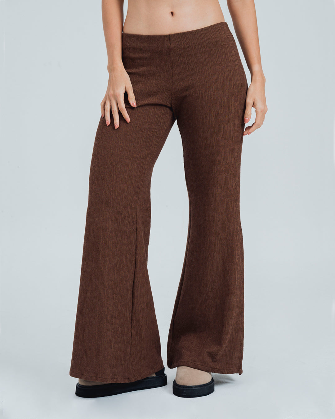 PANTALON BOTA AMPLIA TALLE MEDIO LIAH