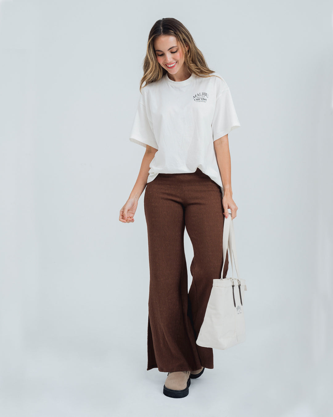 PANTALON BOTA AMPLIA TALLE MEDIO LIAH