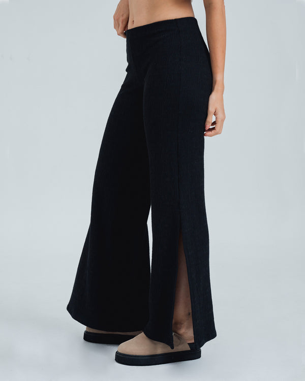 PANTALON BOTA AMPLIA TALLE MEDIO LEILA