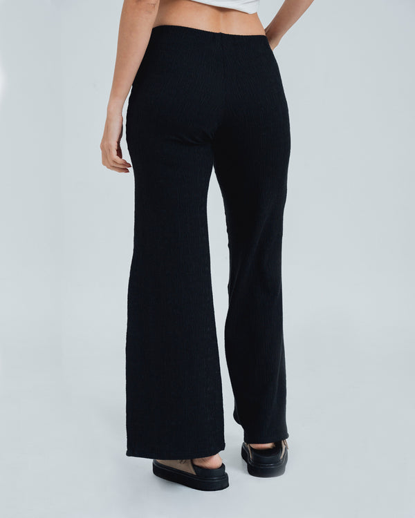 PANTALON BOTA AMPLIA TALLE MEDIO LEILA