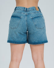 BERMUDA TALLE MEDIO CORTI