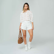 SHORT AMPLIO TALLE MEDIO JAVE en color ivory, con silueta semi amplia y bolsillos laterales. Perfecto para el verano.