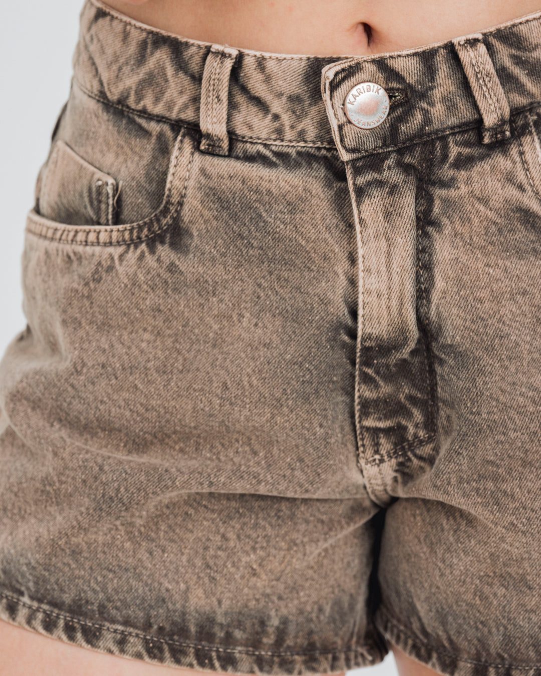 SHORT MOMFIT TALLE ALTO BELGA