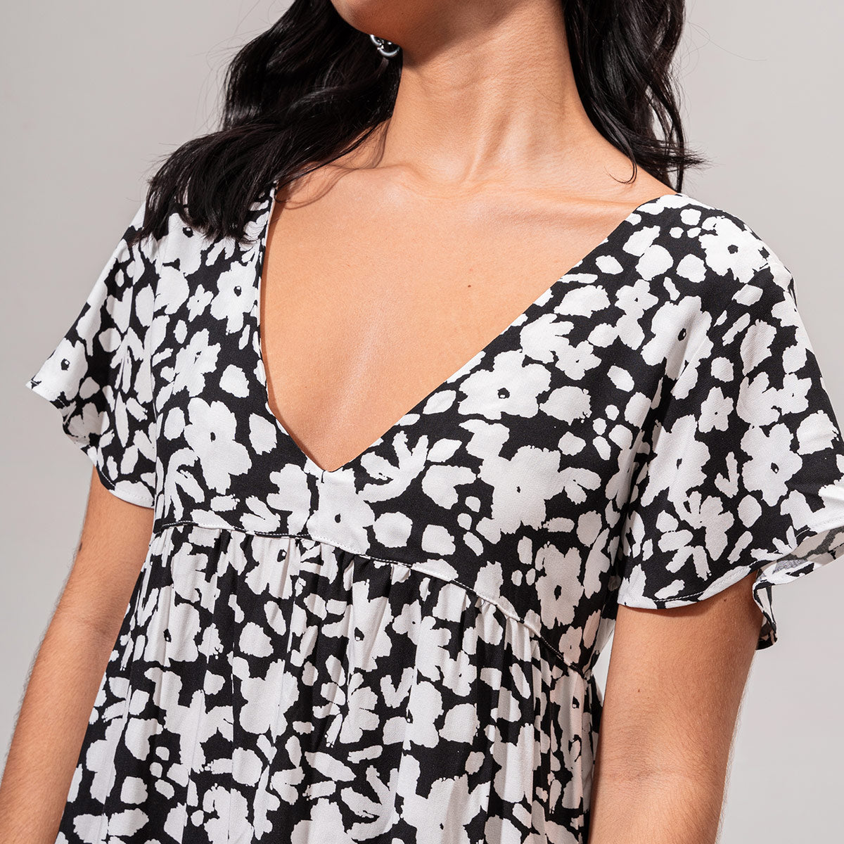 VESTIDO AMPLIO CORTO MANGA CORTA SUELTA