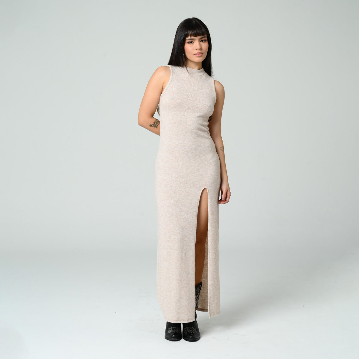 VESTIDO AJUSTADO LARGO MANGA SISA ARENAS