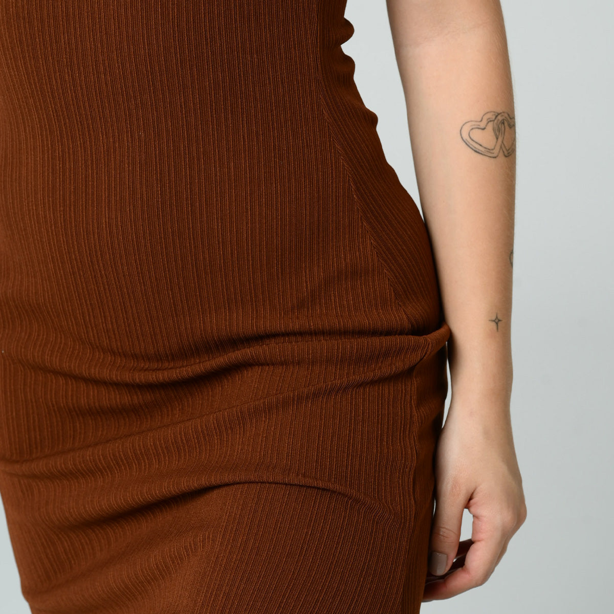 VESTIDO AJUSTADO LARGO STRAPLESS SAND