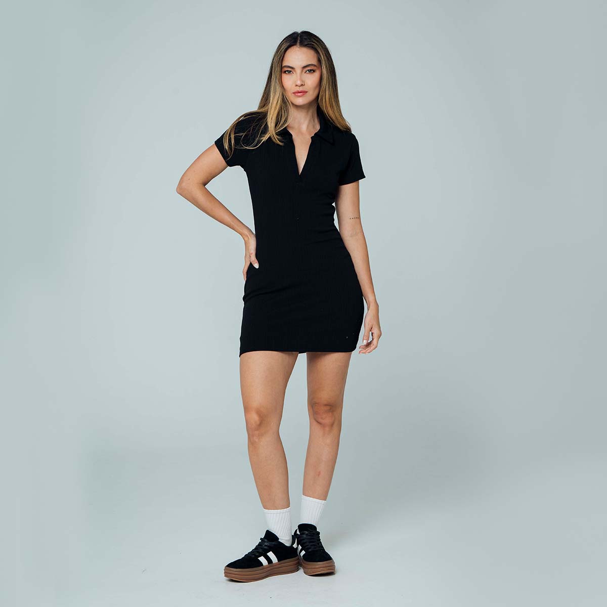 VESTIDO POLO CORTO AJUSTADO MANGA CORTA