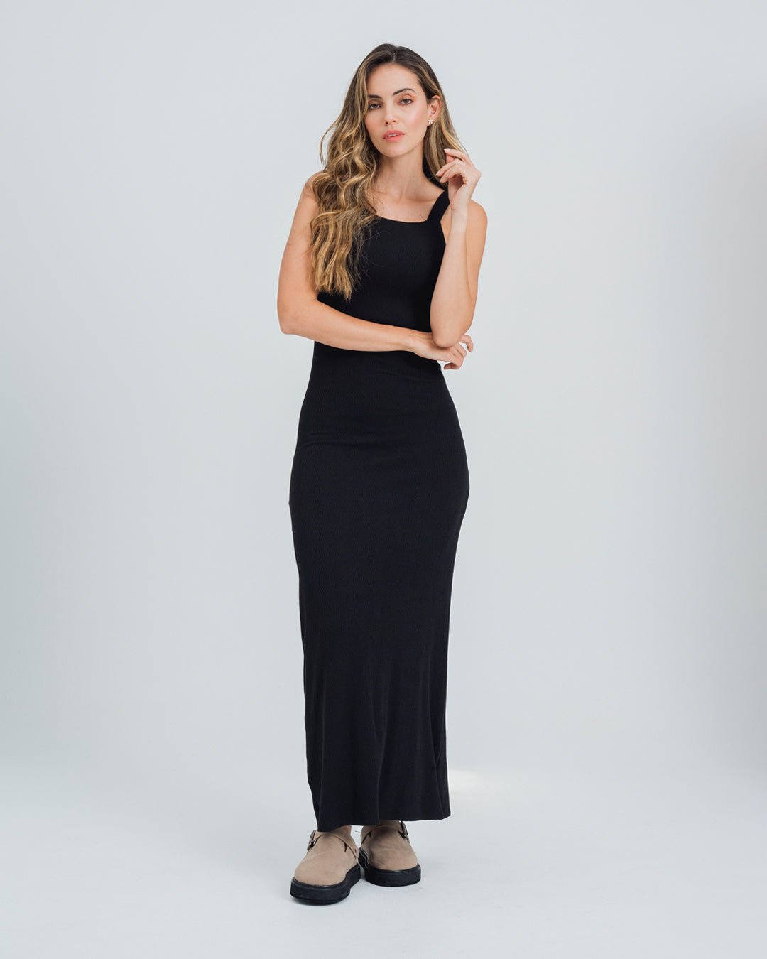 VESTIDO AJUSTADO LARGO TIRAS LANDIA