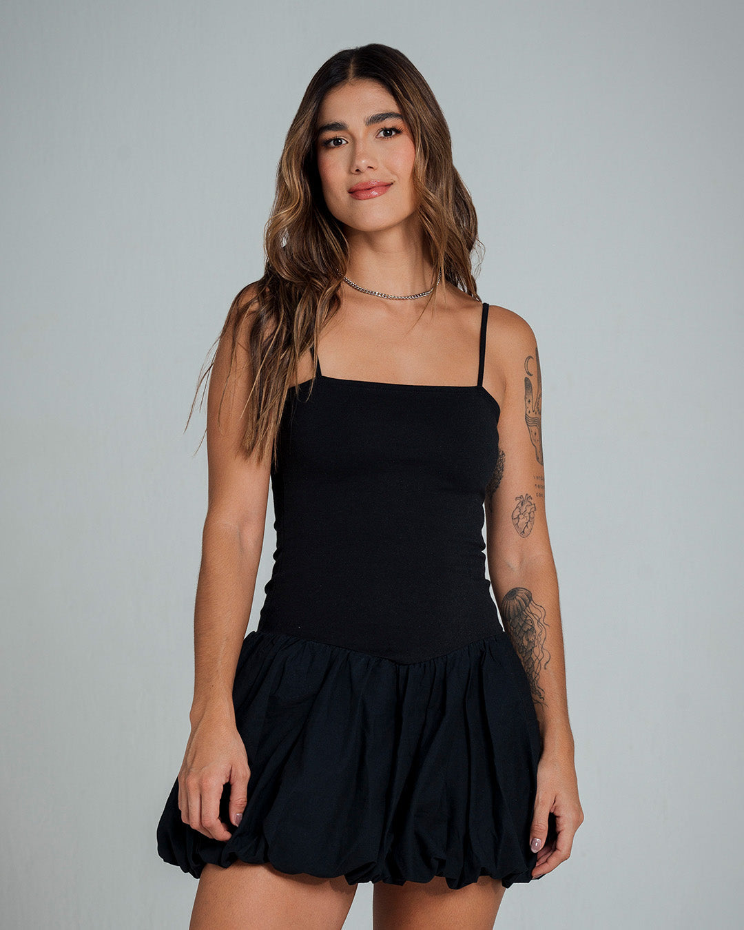 VESTIDO AJUSTADO CORTO TIRAS BENI