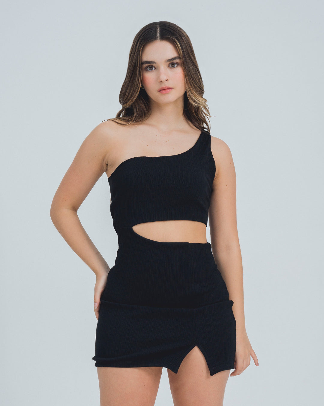 VESTIDO AJUSTADO CORTO MANGA SISA PLURAL