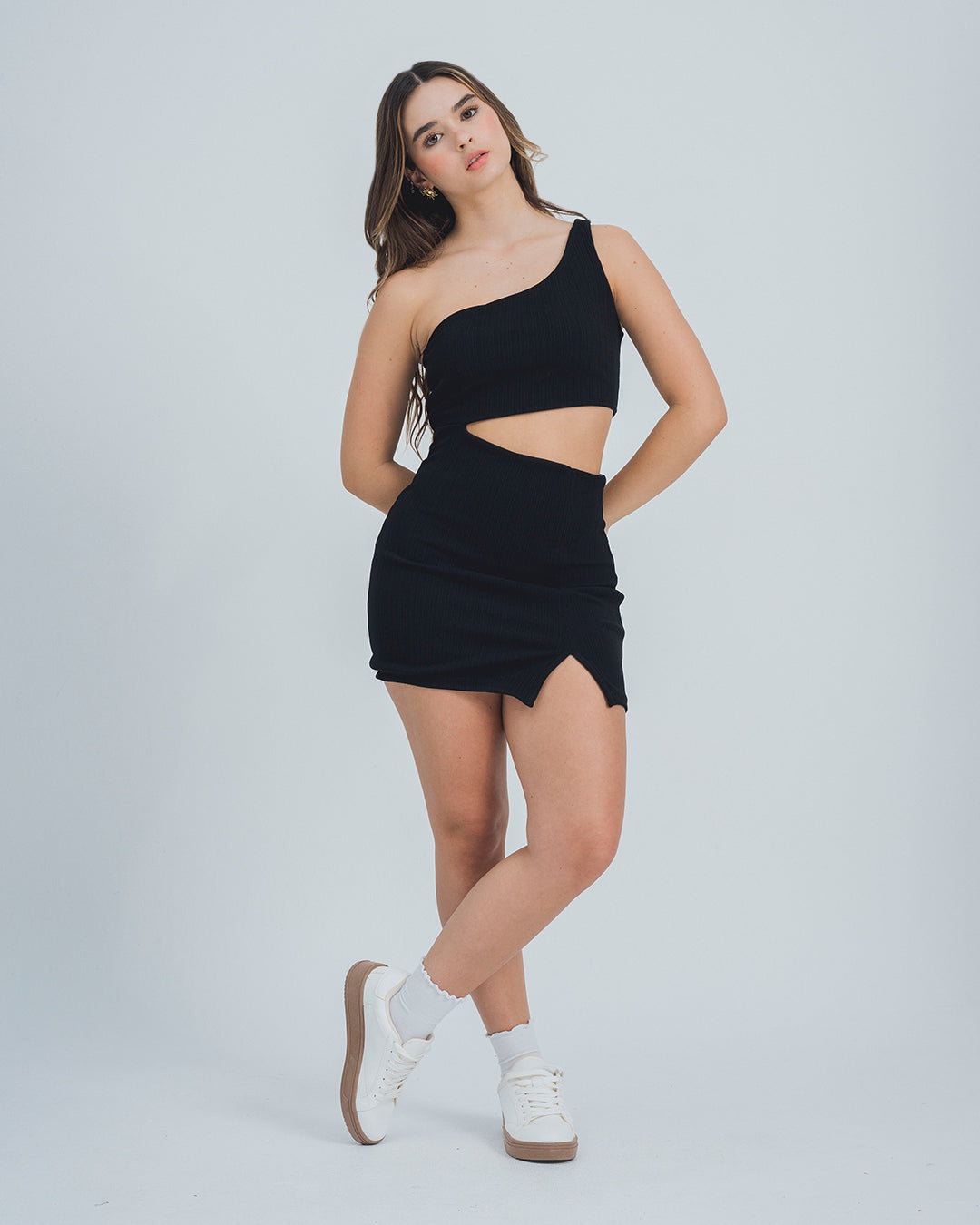 VESTIDO AJUSTADO CORTO MANGA SISA PLURAL