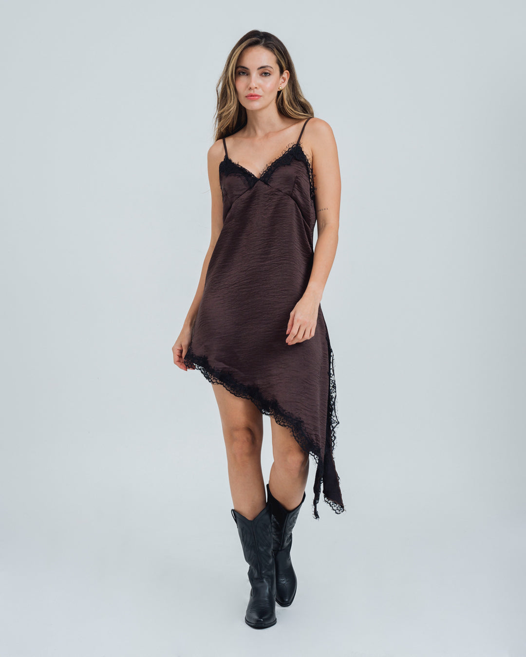 VESTIDO AMPLIO CORTO TIRAS OCRE