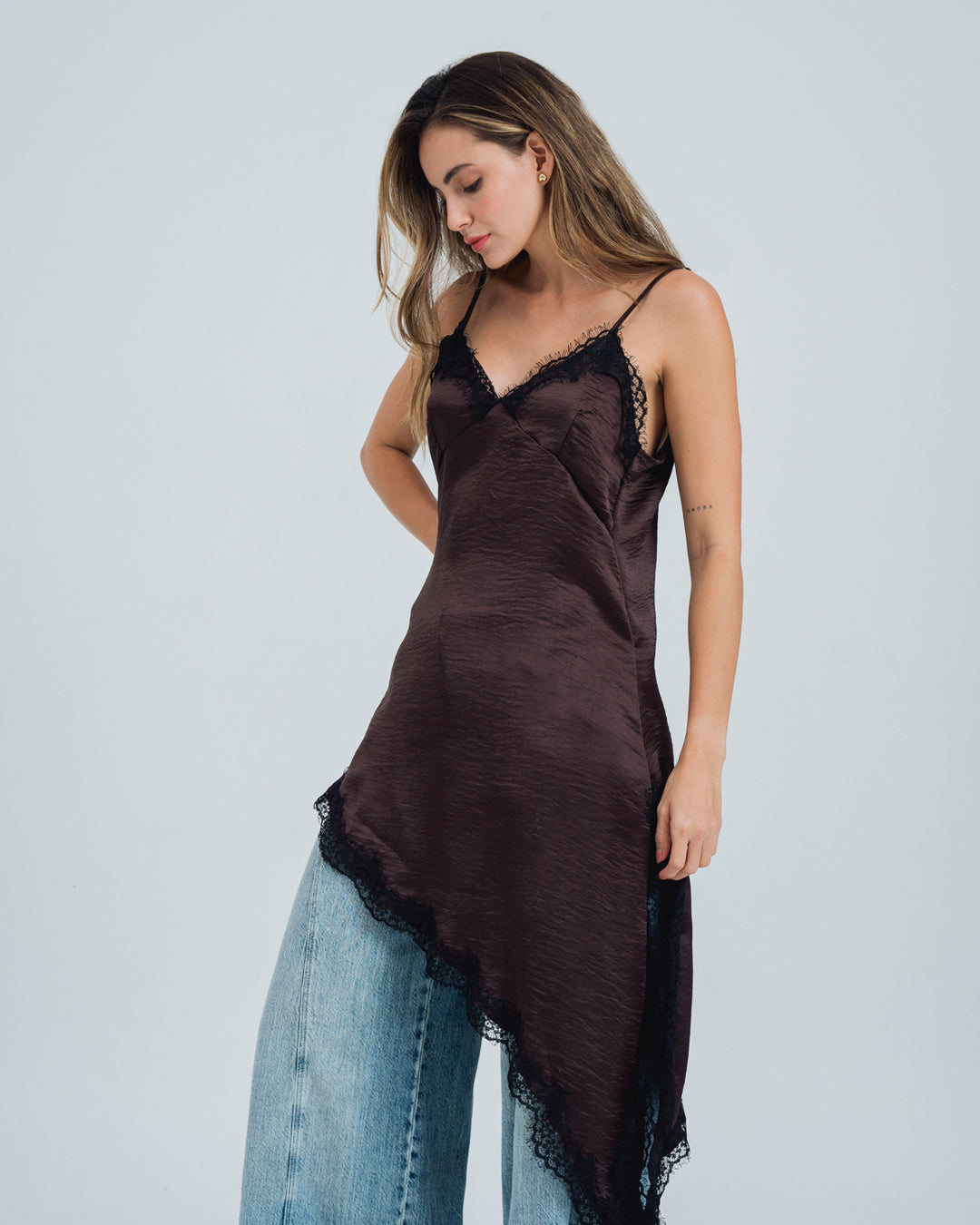 VESTIDO AMPLIO CORTO TIRAS OCRE