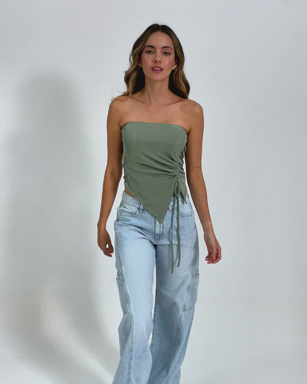 BLUSA AJUSTADA STRAPLESS TATTI